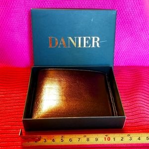 NWT Danier Black Italian Leather Wallet
